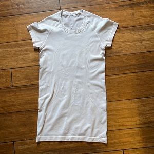 Lululemon Swiftly Tech Short Sleeve - White Size 4